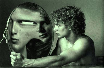 Trouble identitaire : 7 milliards de schizophrènes paranoïaques ?